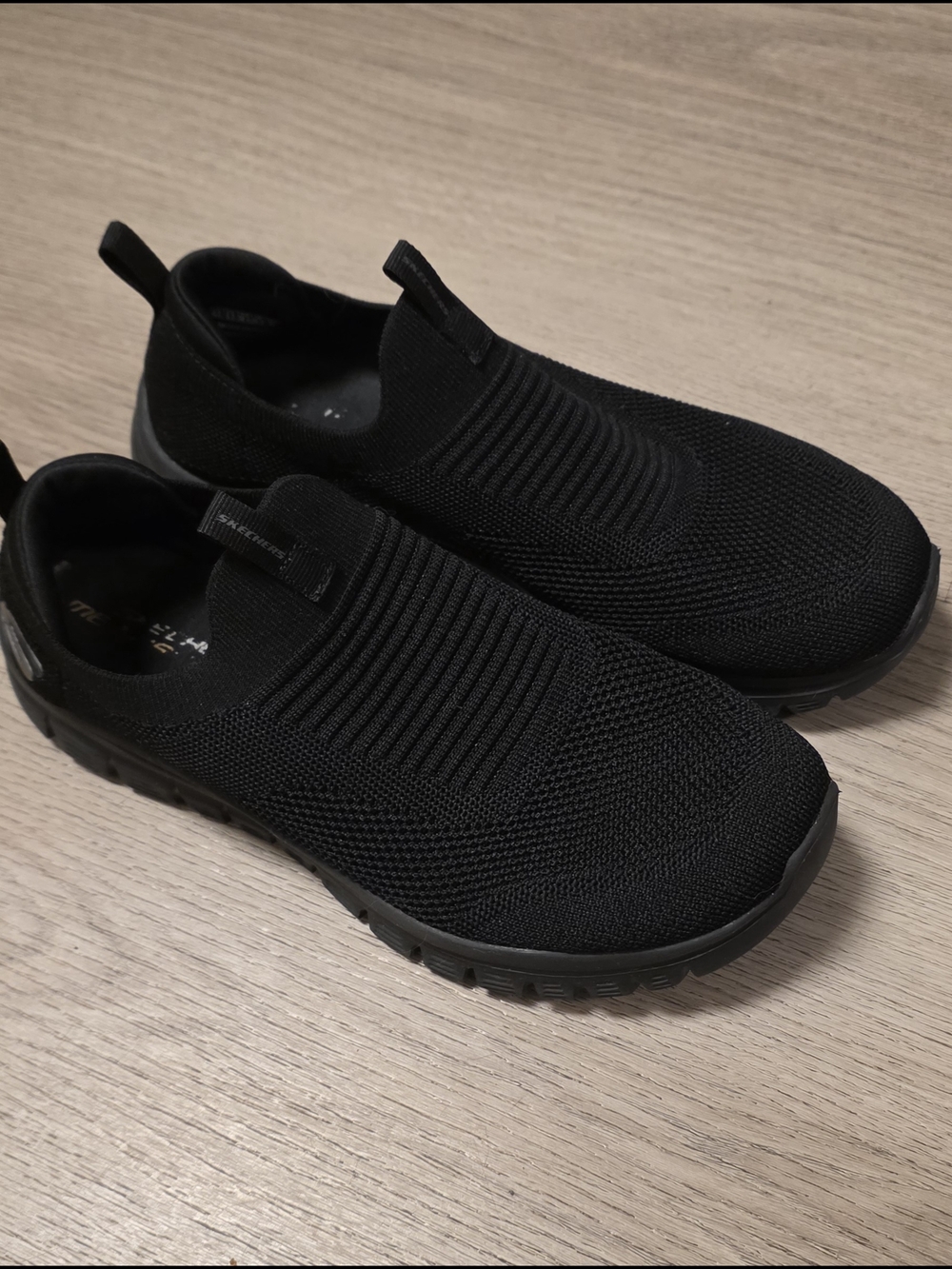 SKECHERS Women's  Black Slip-On Knit Athletic Shoes SN 587221R